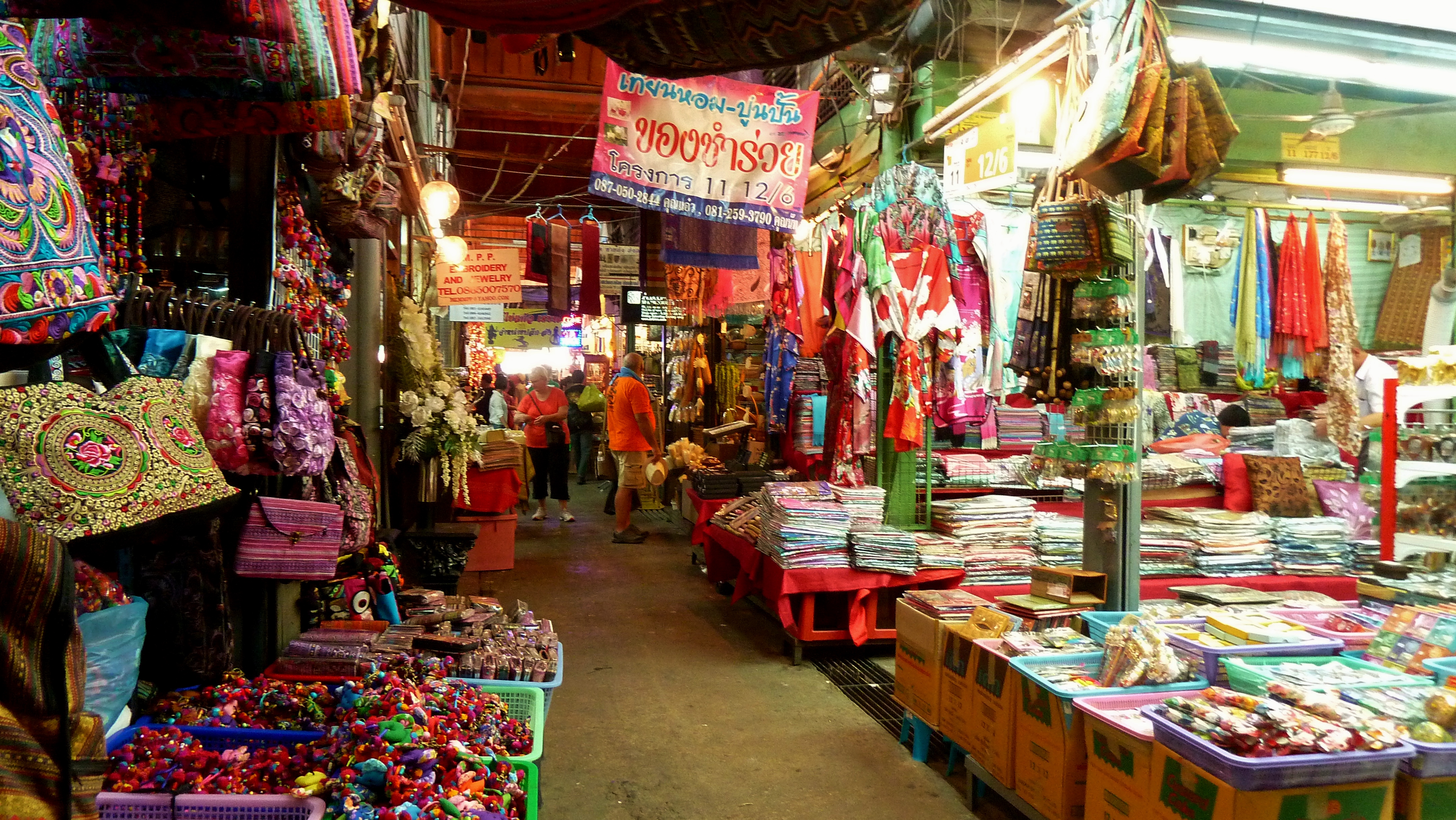 Бангкок одежда. Бангкок рынок Chatuchak. Чатучак Таиланд. Чатучак рынок в Тайланде. Рынок Чатучак (г. Бангкок).